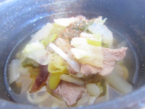 豚もも肉と葱と白菜と大根と鰹出汁のスープグリル